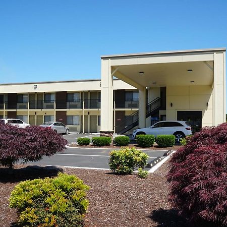 Monmouth College Inn מראה חיצוני תמונה