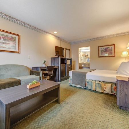 Monmouth College Inn מראה חיצוני תמונה